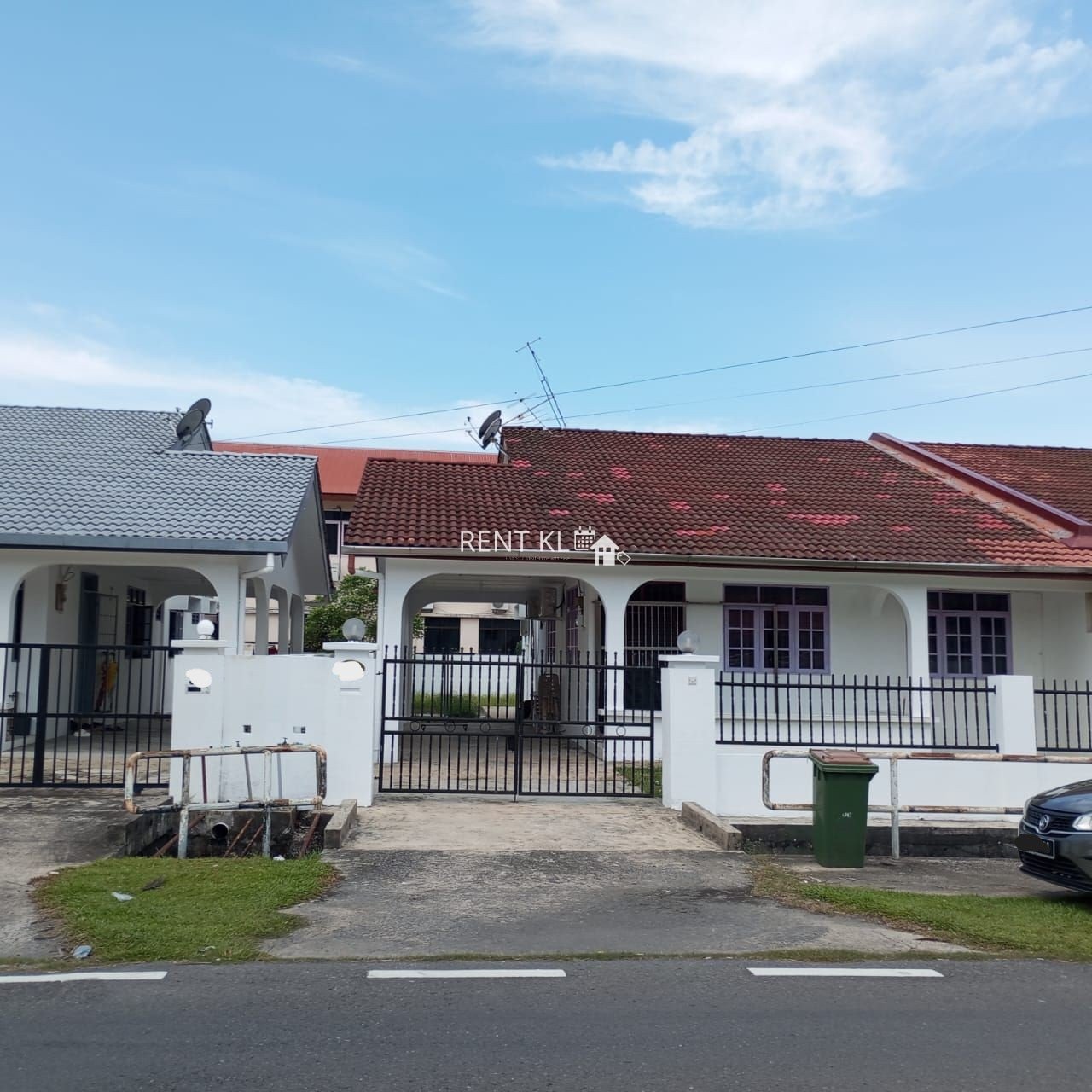 3 Bedrooms 2 Bathrooms 1 Storey Semi D House For Rent At Taman Pelita Miri House For Rent 1