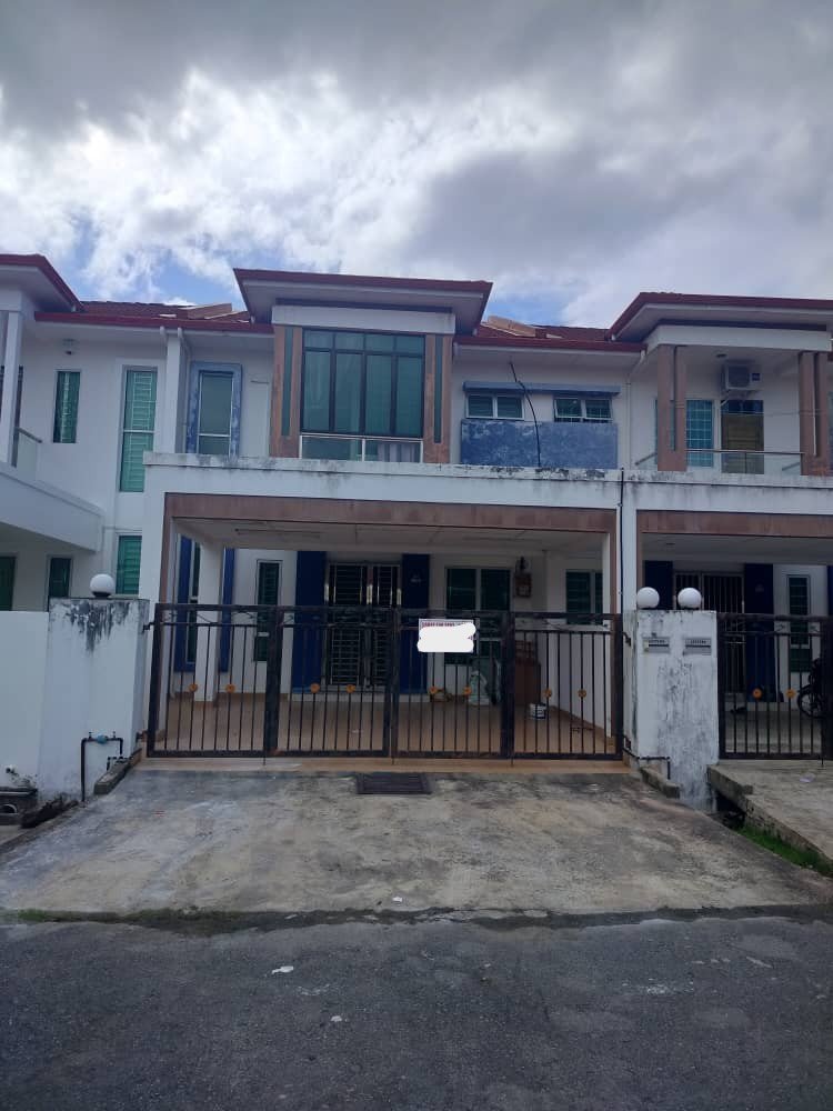4 Bedrooms 3 Bathrooms 2 Storey Terrace House For Rent At Senadin Miri House For Rent 1
