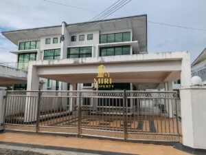 4 Bedrooms 2 Bathrooms 2 Storey Semi Detached House For Sale At Greenville Senadin Miri House For Sale 1