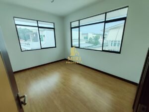 4 Bedrooms 2 Bathrooms 2 Storey Semi Detached House For Sale At Greenville Senadin Miri House For Sale 15