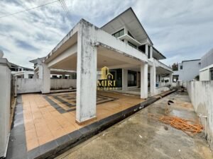 4 Bedrooms 2 Bathrooms 2 Storey Semi Detached House For Sale At Greenville Senadin Miri House For Sale 19