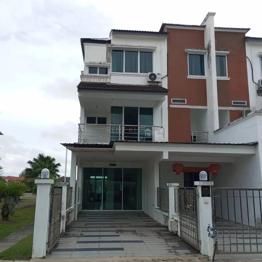 3 Bedroom 2 Bathroom At Lite View 4 Townhouse, Holiday Park, Jalan Aru Miri For Rent