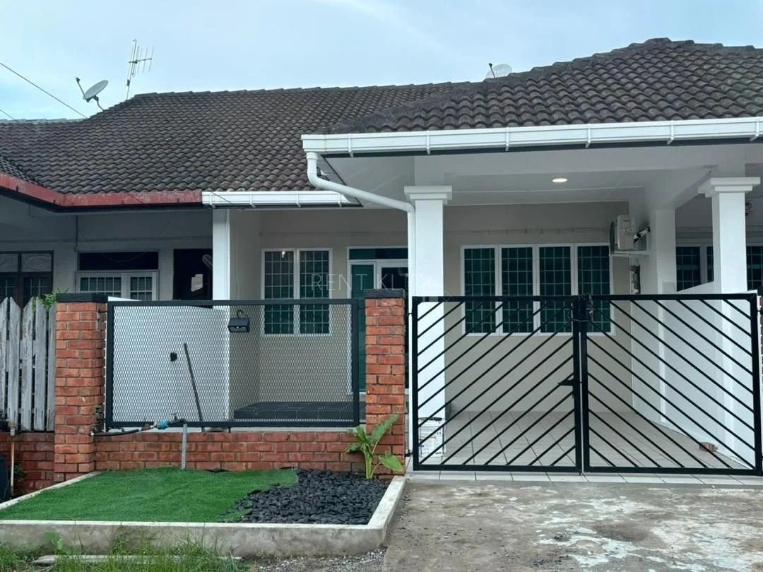 3 Bedrooms 1 Bathrooms 1 Storey Terrace House At Shang Garden Miri House For Rent