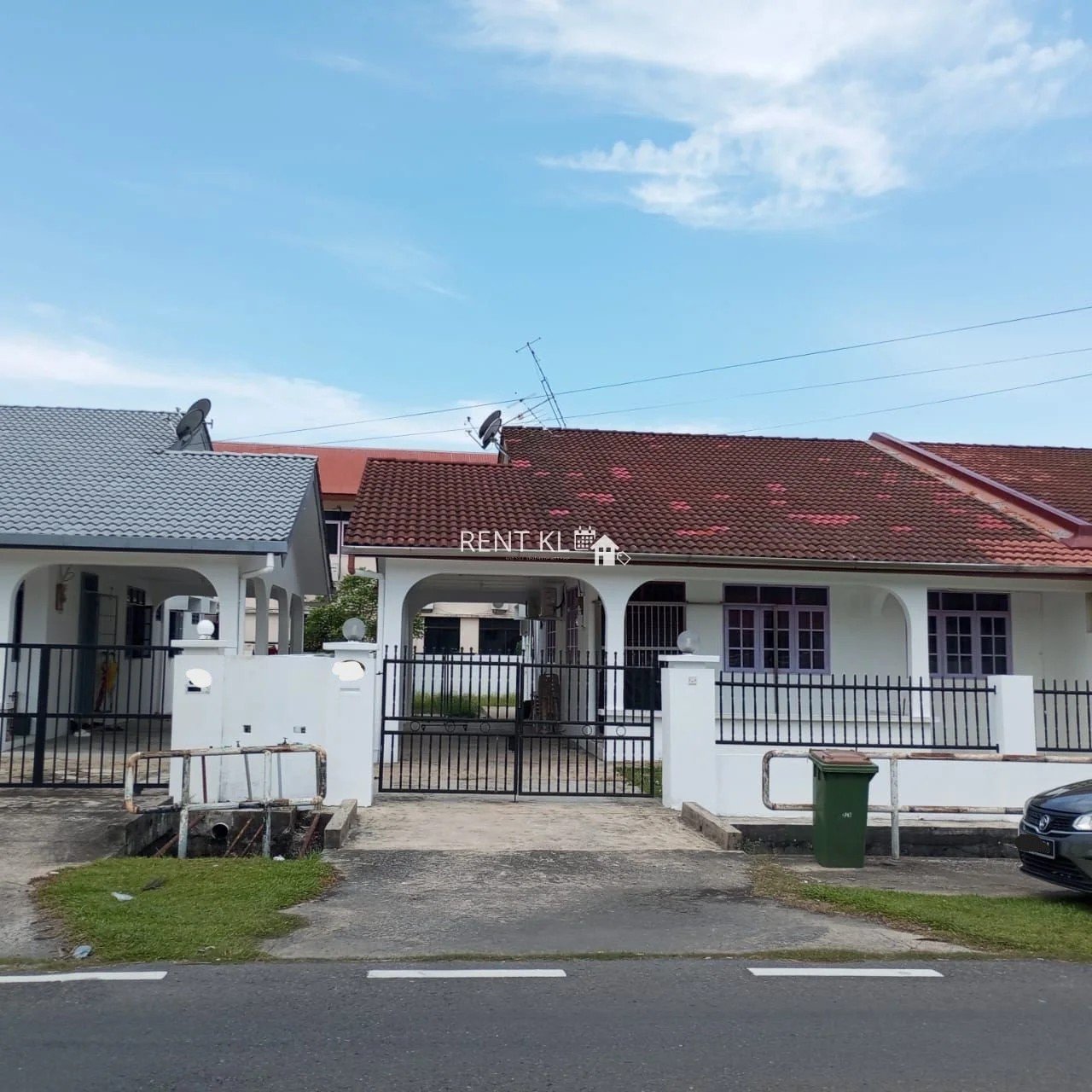 3 Bedrooms 2 Bathrooms 1 Storey Semi D House For Rent At Taman Pelita Miri House For Rent