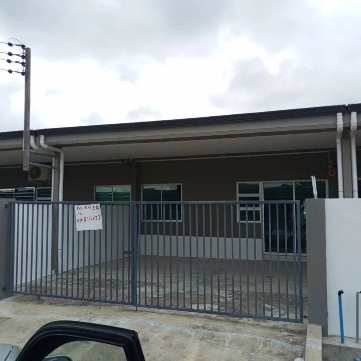 3 Bedrooms 2 Bathrooms 1 Storey Terrace House At Taman Tunku For Rent