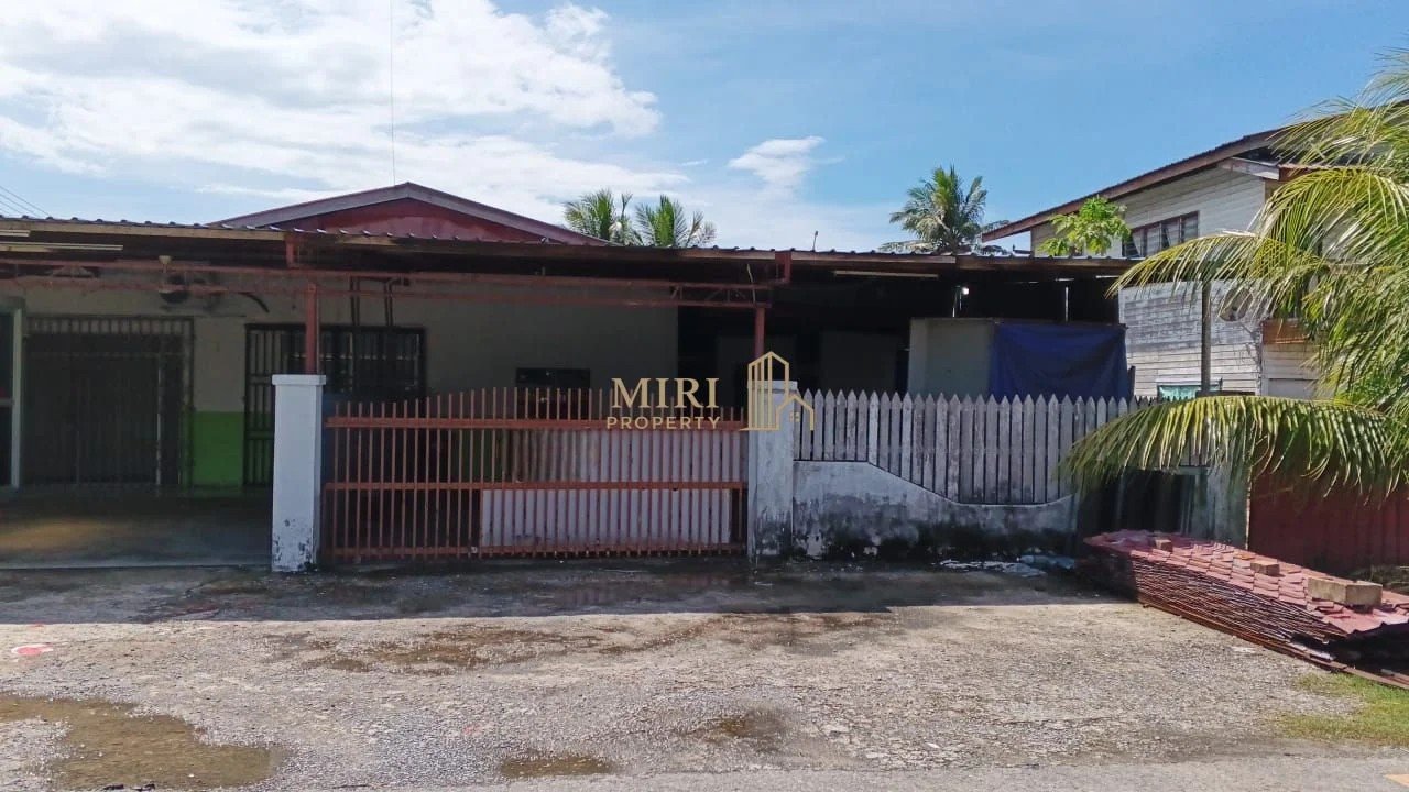 3 Bedrooms 2 Bathrooms 1 Storey Terrace House For Rent At Jalan Tudan Miri For Rent