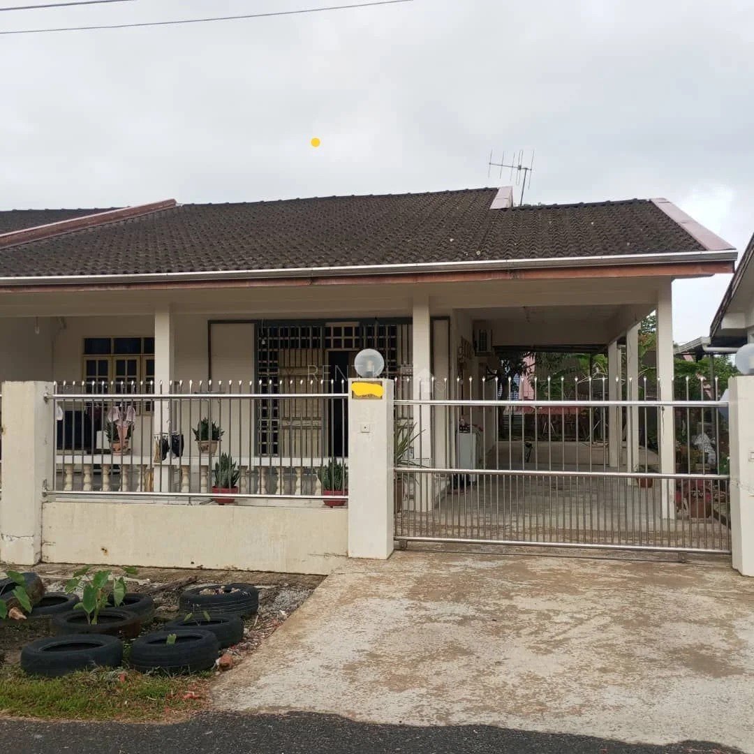 3 Bedrooms 2 Bathrooms Semi Detached House At Taman Da Sing Riam Miri House For Sale