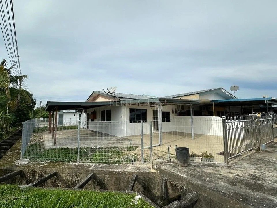 4 Bedrooms 1 Bathrooms 1 Storey Terrace House At Permyjaya House For Sale