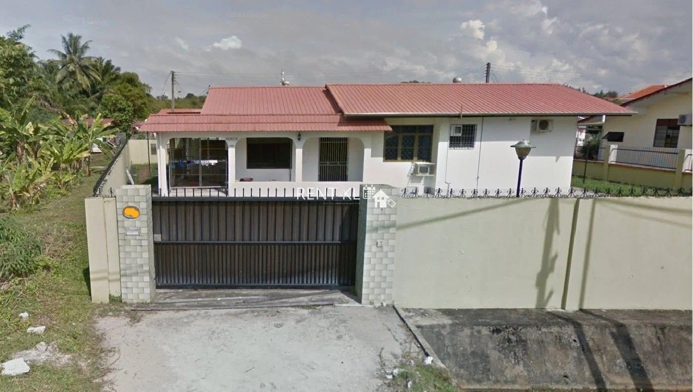 4 Bedrooms 2 Bathrooms Single Storey Terrace Corner House For Rent At Jalan Luak Bay Taman Wah Shin Miri House For Rent