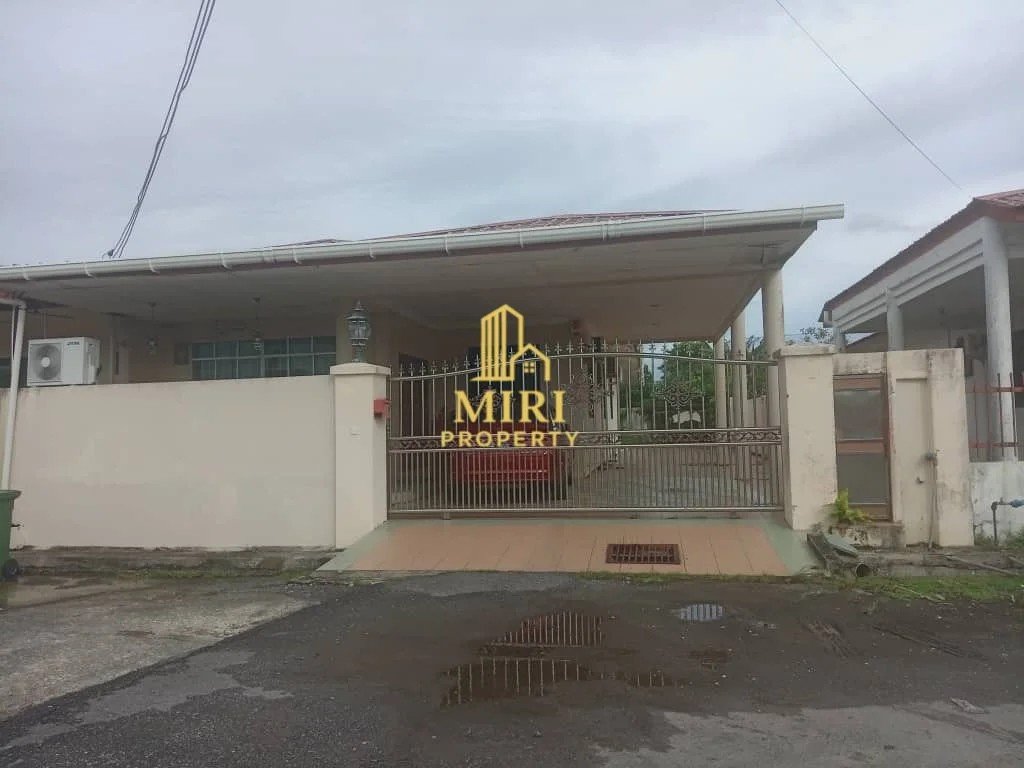 4 Bedrooms 3 Bathrooms 1 Storey Semi Detached House For Rent At Lutong Baru Miri For Rent