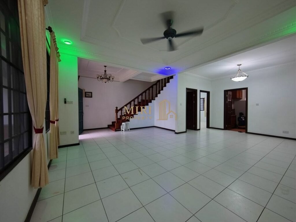 4 Bedrooms 3 Bathrooms 2 Storey Semi Detached House For Rent At Taman Bayshore Miri For Rent 4