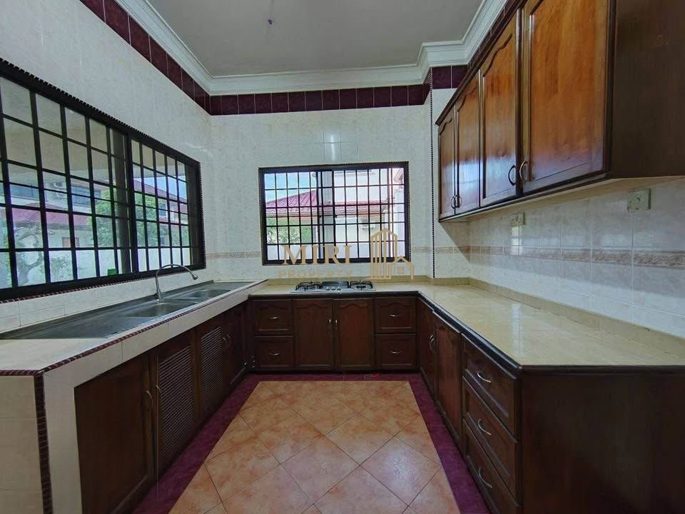 4 Bedrooms 3 Bathrooms 2 Storey Semi Detached House For Rent At Taman Bayshore Miri For Rent 5