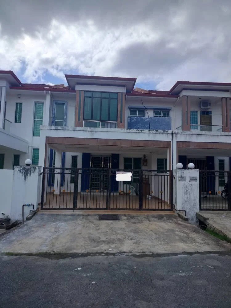 4 Bedrooms 3 Bathrooms 2 Storey Terrace House For Rent At Senadin Miri House For Rent