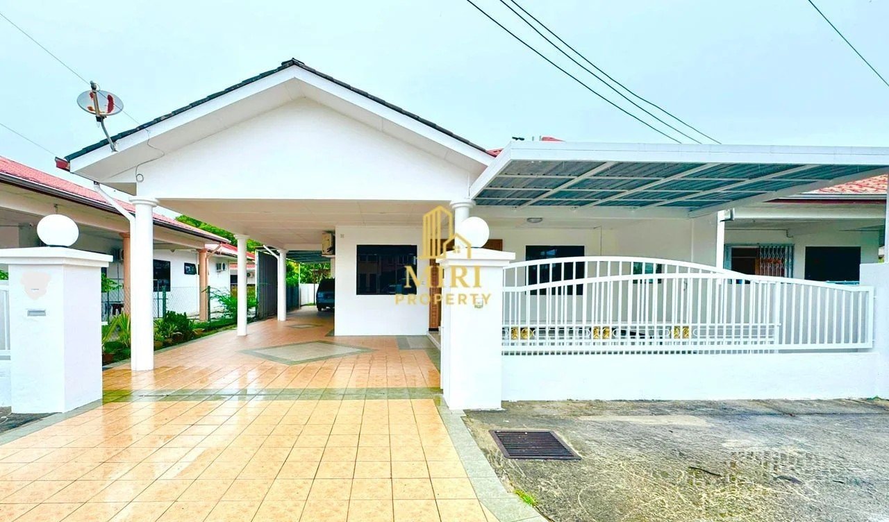 4 Bedrooms 3 Bathrooms Single Storey Semi Detached House For Rent At Lutong Baru Miri For Rent
