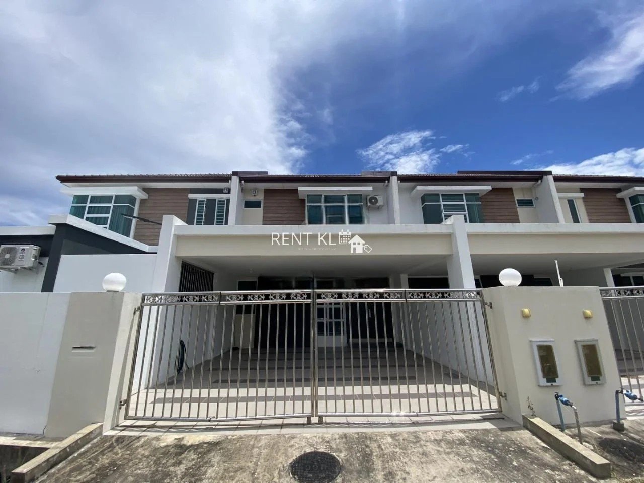 5 Bedrooms 3 Bathrooms Double Storey Terrace House For Rent At Luak Majestic Residency Luak Miri House For Rent