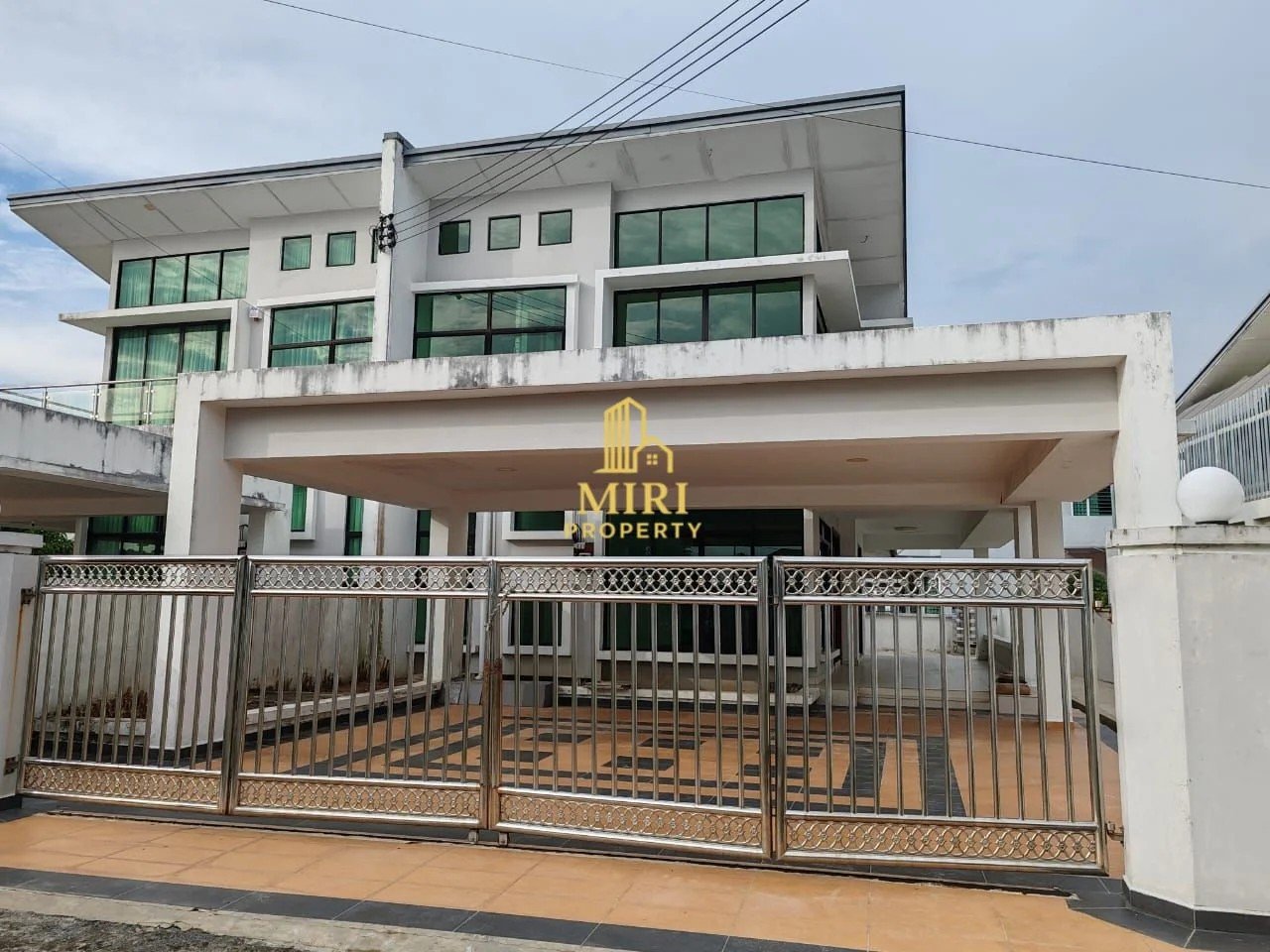5 Bedrooms 4 Bathrooms 2 Storey Semi Detached House For Sale At Greenville Senadin Miri House For Sale
