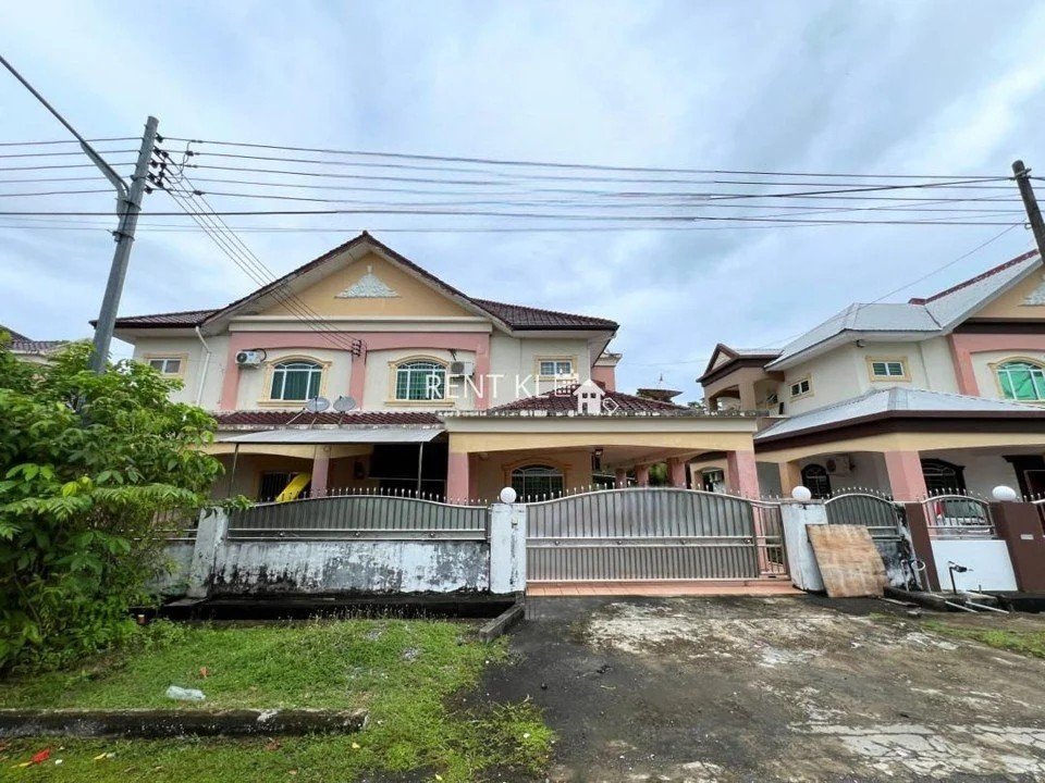 5 Bedrooms 4 Bathrooms Double Storey Semi Detached House For Sale At Jalan Sim Kheng Hong Miri Airport Luak Bay Miri House For Sale