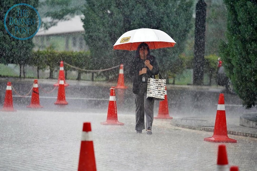 Thunderstorm heavy rain 050g7h