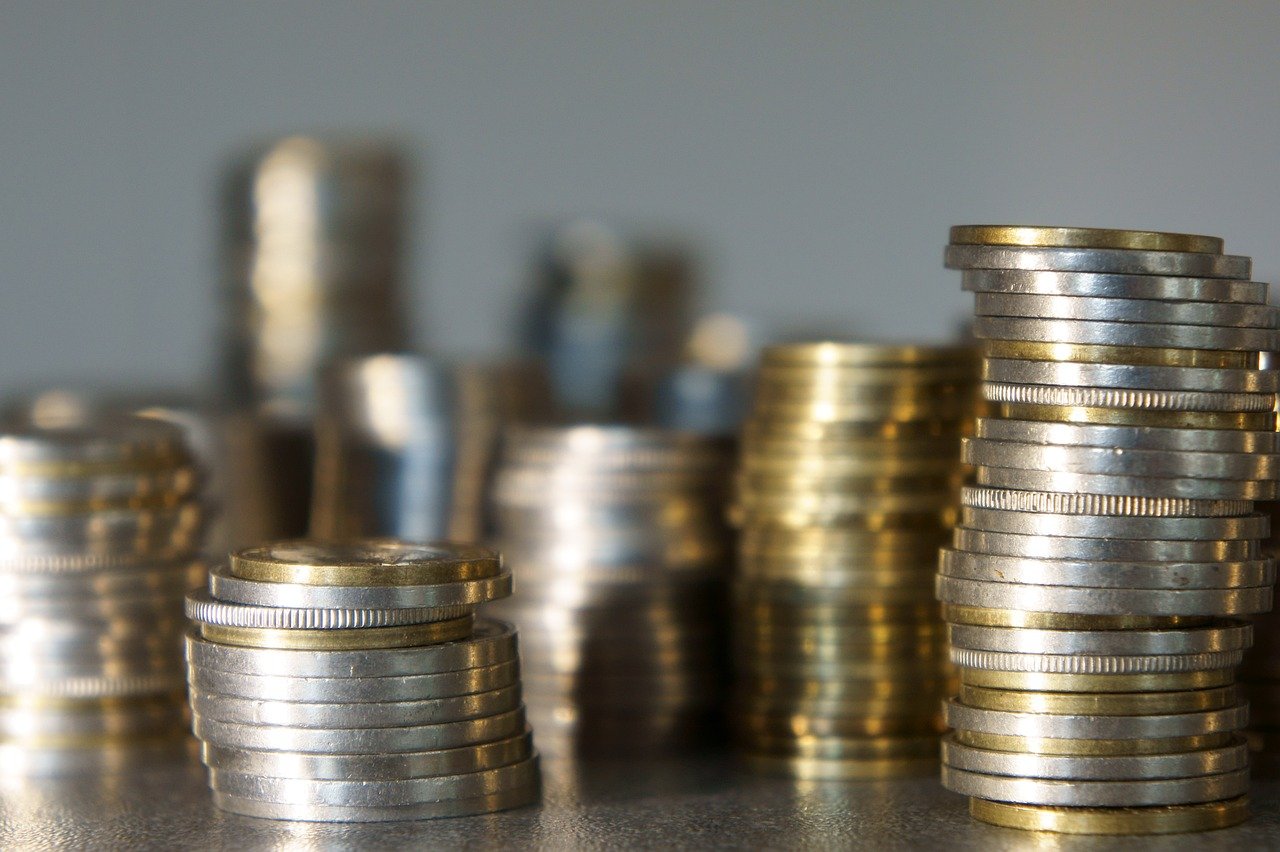 Balancing Income Stability and Growth When Choosing Investment Vehicles in Sarawak