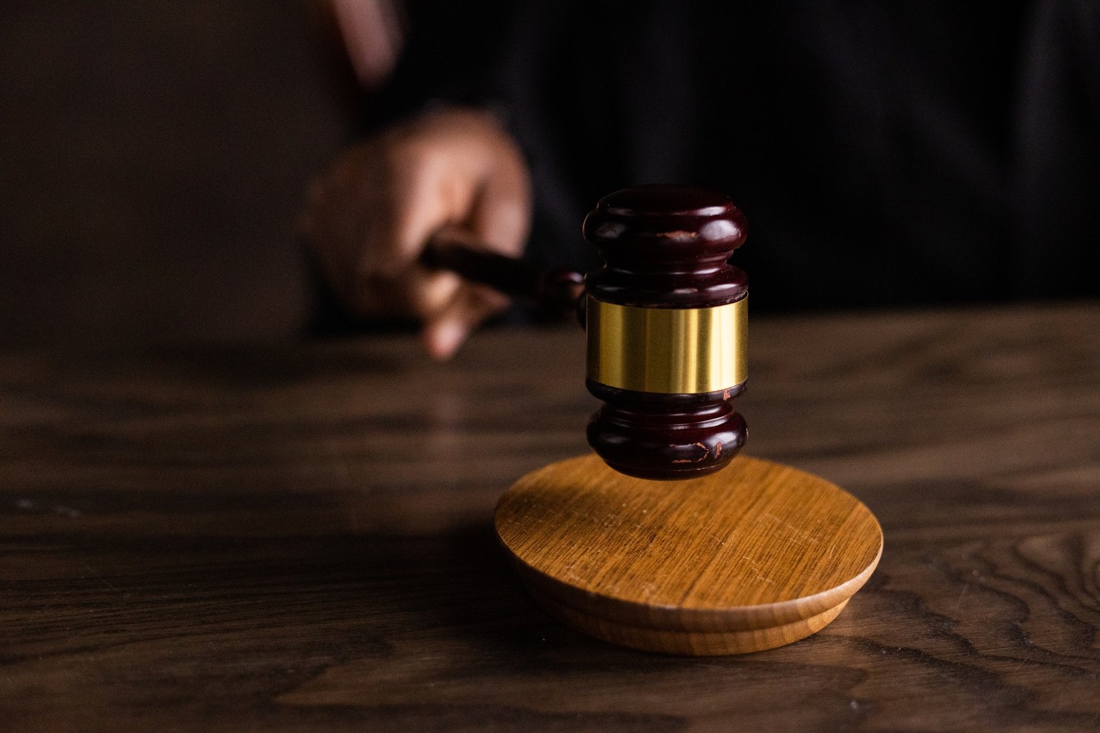 gavel court UgVEAm
