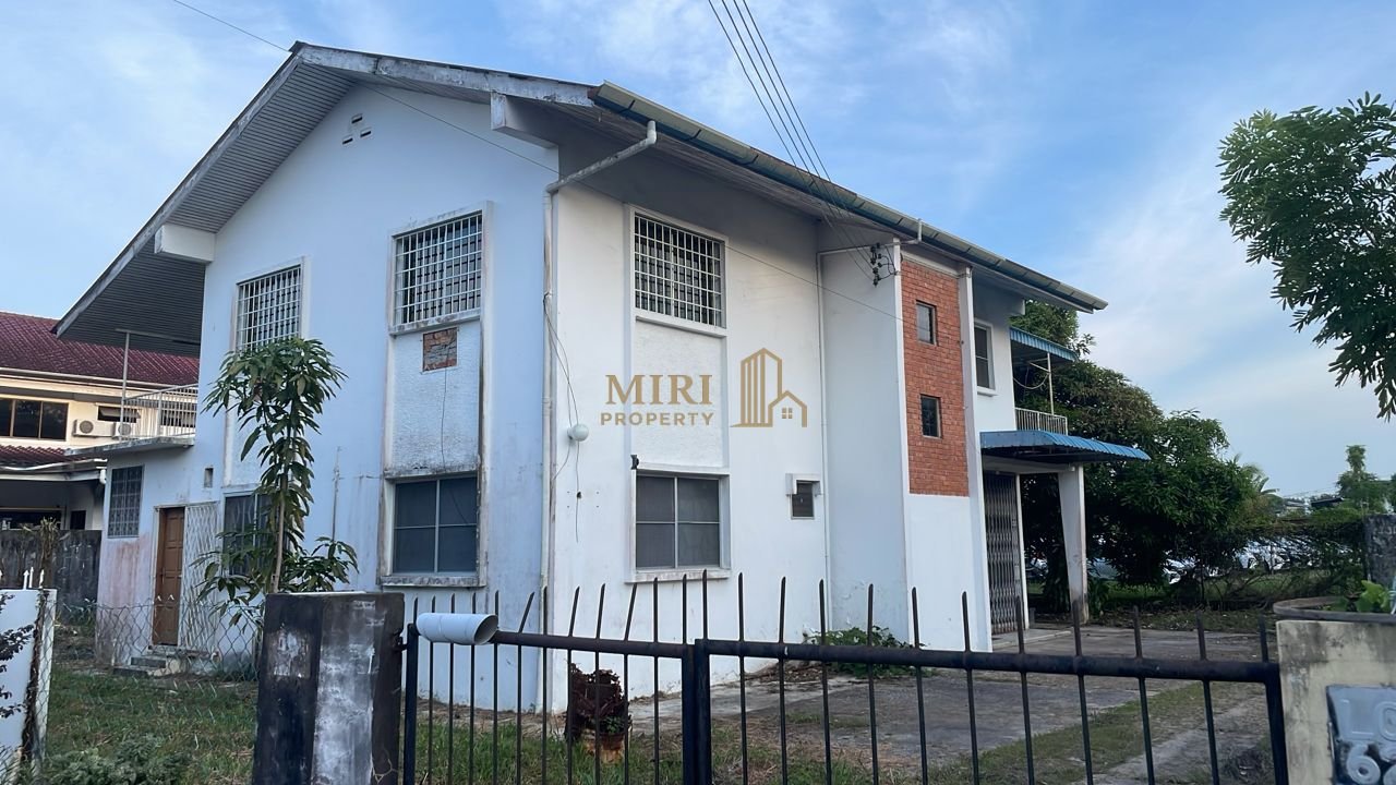 4 Bedrooms 2 Bathrooms 2 Storey Semi Detached House For Rent At Pujut 3 Miri For Rent 1