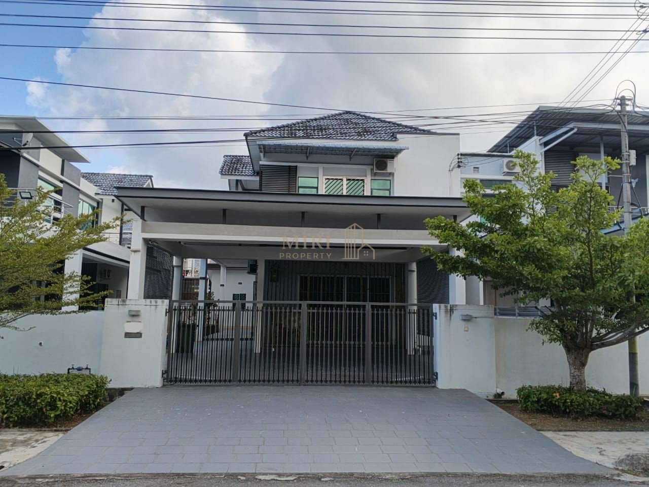 4 Bedrooms 2 Bathrooms 2 Storey Semi Detached House For Sale At Curtin Water Senadin Miri House For Sale 1