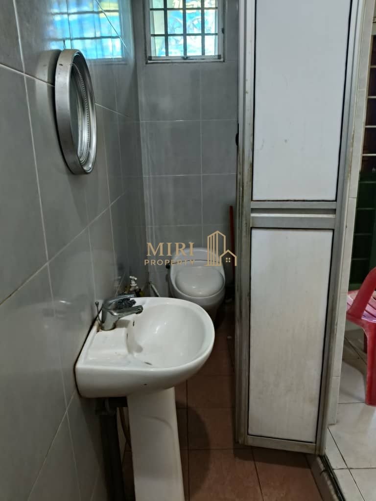 3 Bedroom 1 Bathrooms 1 Storey Terrace House For Rent At Jalan Cahaya Lopeng Miri For Rent 11