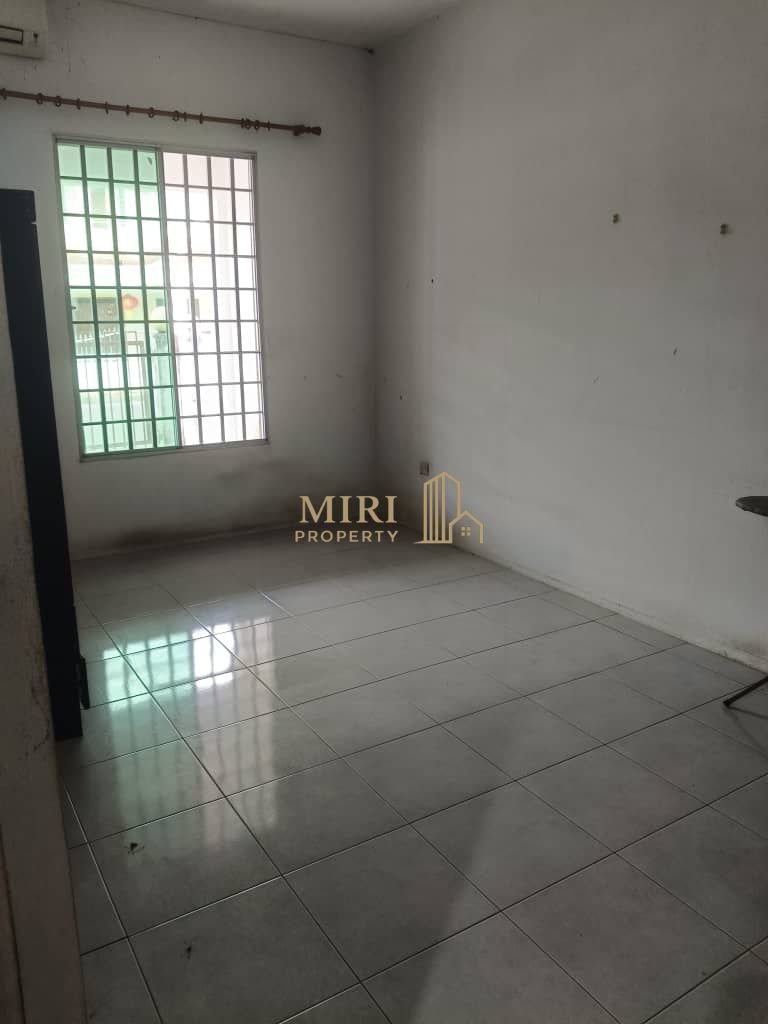 3 Bedroom 1 Bathrooms 1 Storey Terrace House For Rent At Jalan Cahaya Lopeng Miri For Rent 8