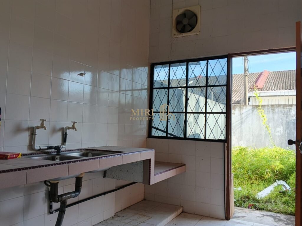 3 Bedrooms 2 Bathrooms 1 Storey Corner Terrace House At Jalan Dato Permaisuri 3 Bandar Baru Permyjaya Miri House For Sale 6