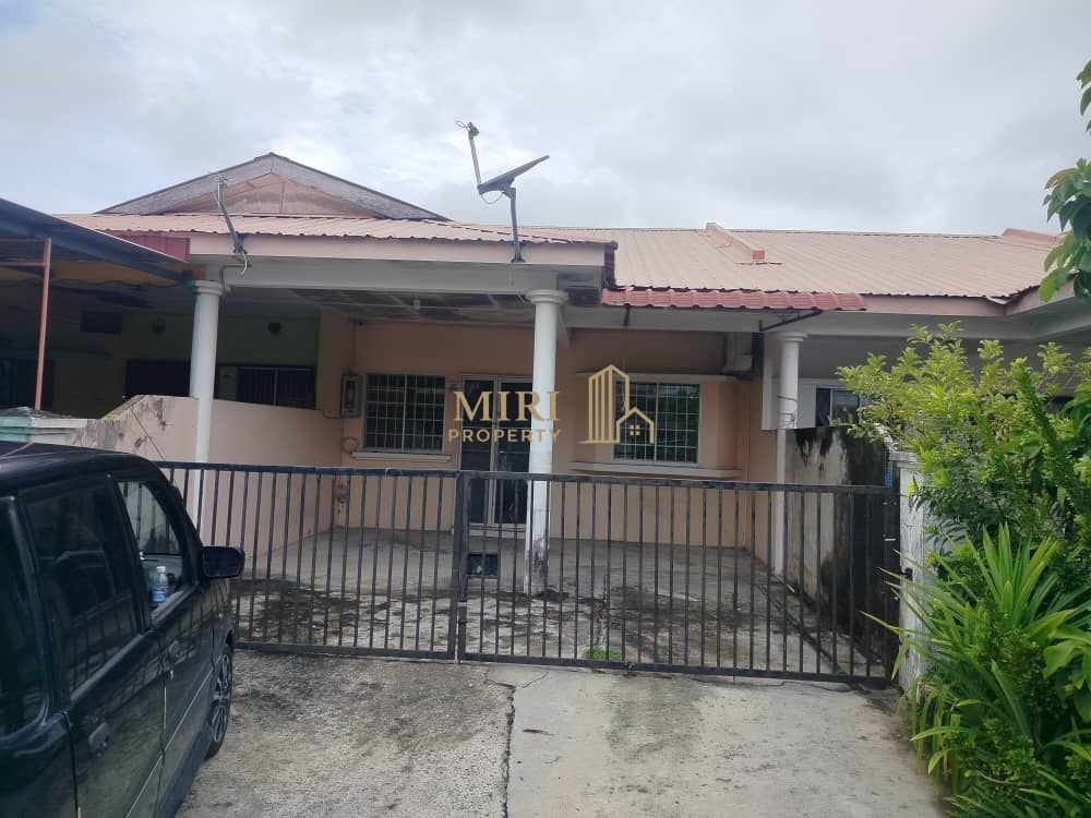 3 Bedrooms 2 Bathrooms 1 Storey Terrace House For Rent At Lorong Desa Senadin 2C Senadin Miri House For Rent 1
