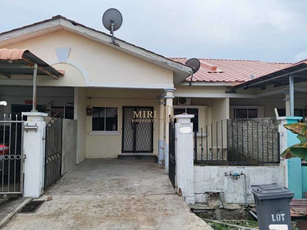 3 Bedrooms 2 Bathrooms 1 Storey Terrace House For Rent At Lorong Jati Senadin Miri House For Rent 3 3 Bedrooms 2 Bathrooms 1 Storey Terrace House For Rent At Lorong Desa Senadin 2C Senadin Miri House For Rent 13