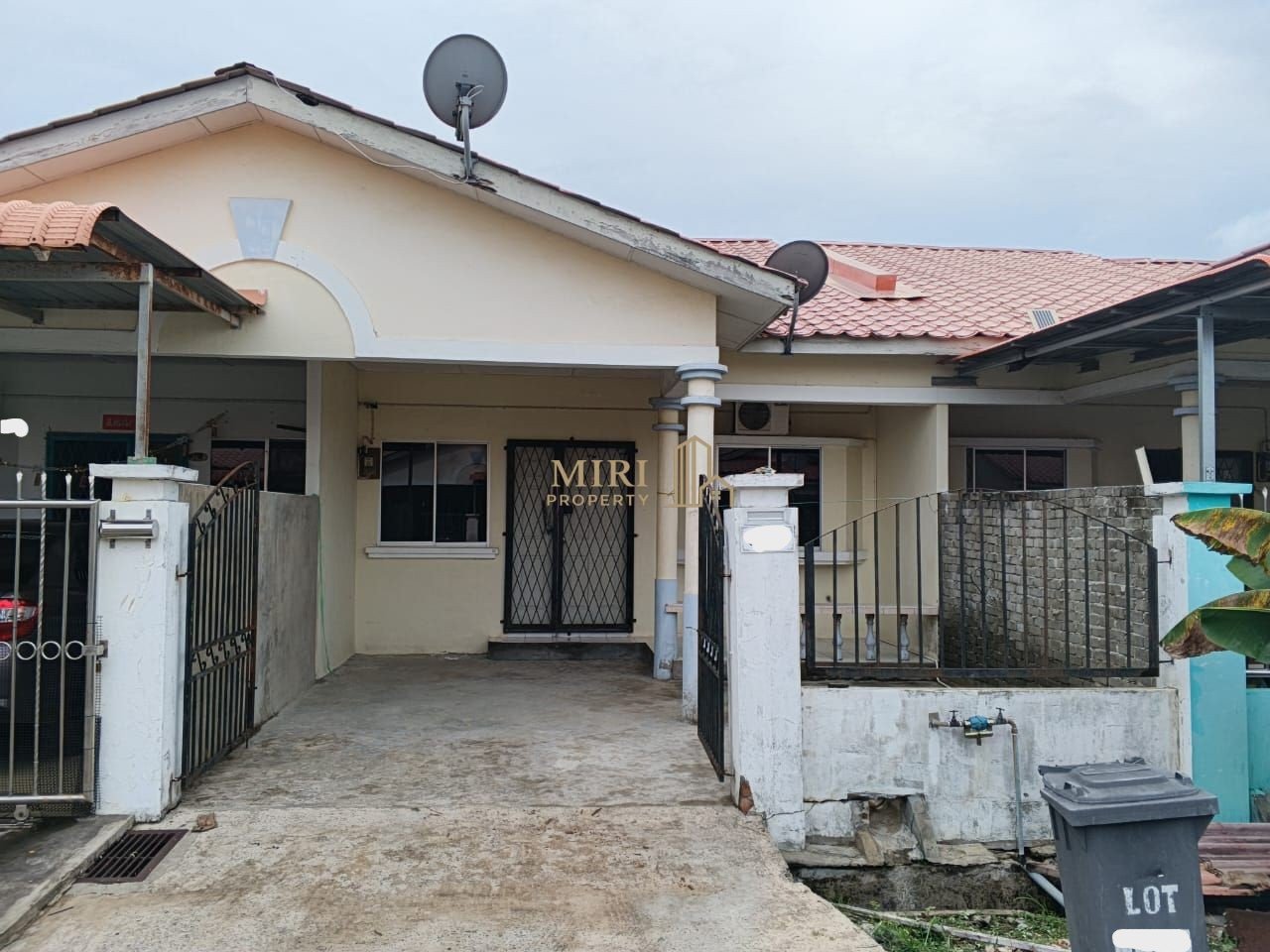 3 Bedrooms 2 Bathrooms 1 Storey Terrace House For Rent At Lorong Jati Senadin Miri House For Rent 2 3 Bedrooms 2 Bathrooms 1 Storey Terrace House For Rent At Lorong Desa Senadin 2C Senadin Miri House For Rent 13