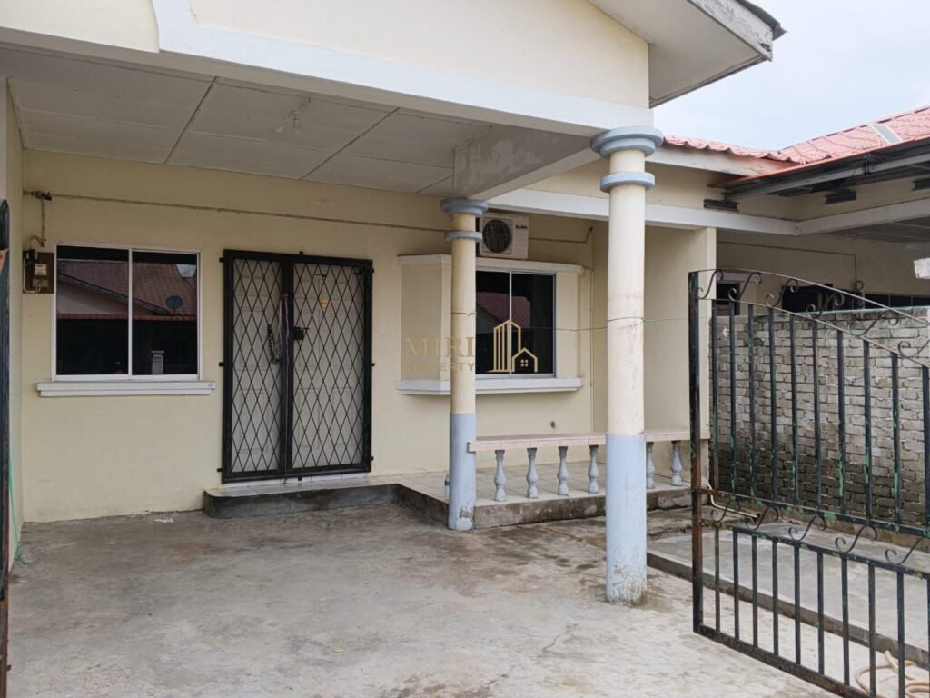 3 Bedrooms 2 Bathrooms 1 Storey Terrace House For Rent At Lorong Jati Senadin Miri House For Rent 4 3 Bedrooms 2 Bathrooms 1 Storey Terrace House For Rent At Lorong Desa Senadin 2C Senadin Miri House For Rent 14