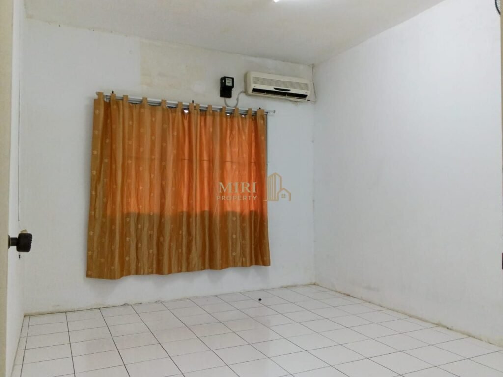 3 Bedrooms 2 Bathrooms 1 Storey Terrace House For Rent At Lorong Jati Senadin Miri House For Rent 7 3 Bedrooms 2 Bathrooms 1 Storey Terrace House For Rent At Lorong Desa Senadin 2C Senadin Miri House For Rent 17