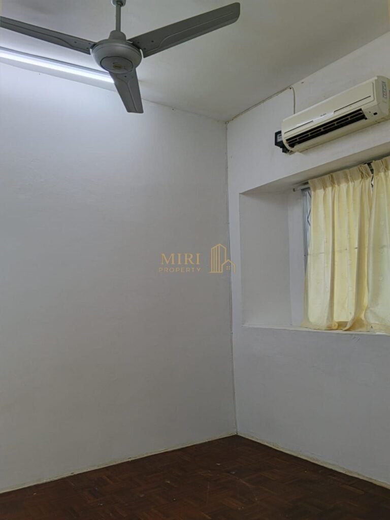 3 Bedrooms 2 Bathrooms 1 Storey Terrace House For Rent At Lorong Jati Senadin Miri House For Rent 8 3 Bedrooms 2 Bathrooms 1 Storey Terrace House For Rent At Lorong Desa Senadin 2C Senadin Miri House For Rent 18