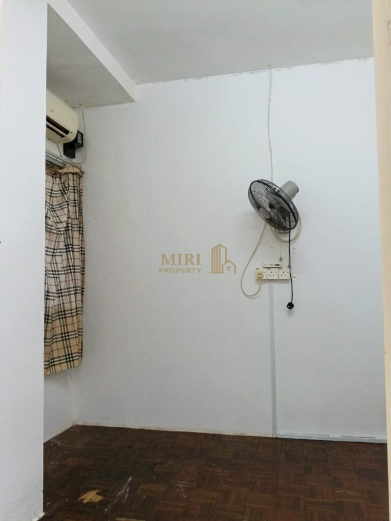 3 Bedrooms 2 Bathrooms 1 Storey Terrace House For Rent At Lorong Jati Senadin Miri House For Rent 9 3 Bedrooms 2 Bathrooms 1 Storey Terrace House For Rent At Lorong Desa Senadin 2C Senadin Miri House For Rent 19