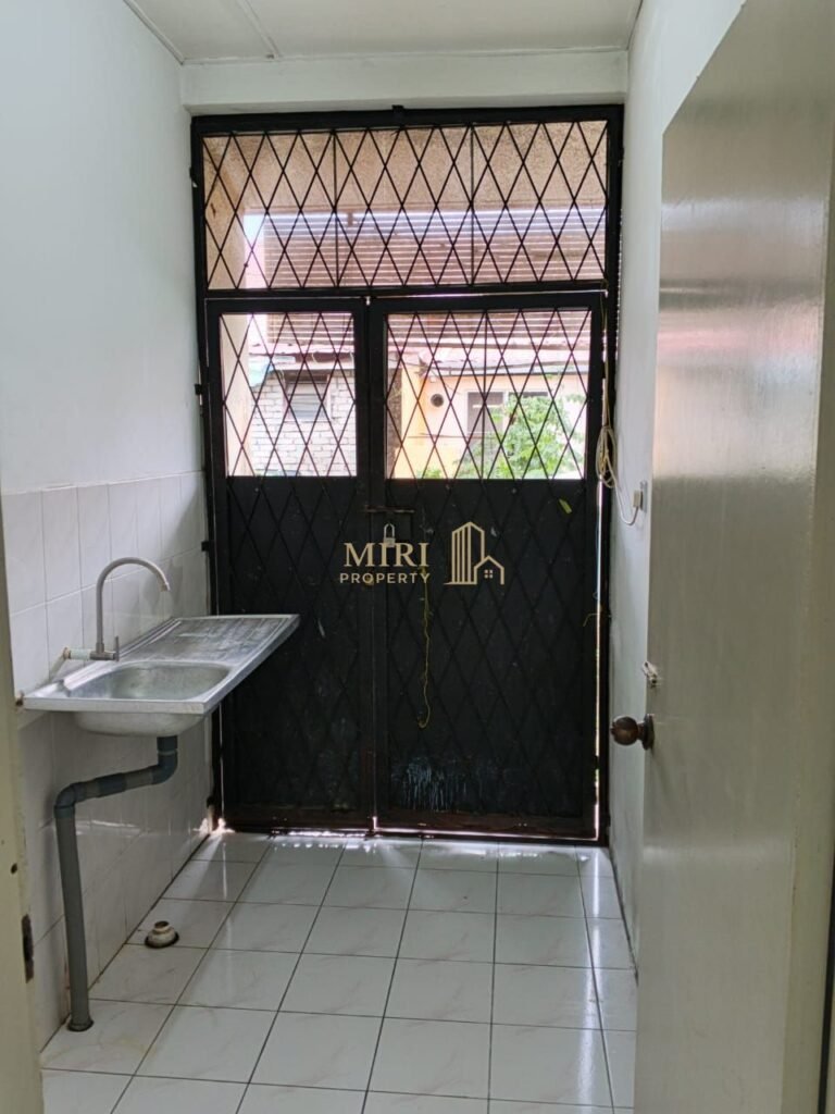 3 Bedrooms 2 Bathrooms 1 Storey Terrace House For Rent At Lorong Jati Senadin Miri House For Rent 10 3 Bedrooms 2 Bathrooms 1 Storey Terrace House For Rent At Lorong Desa Senadin 2C Senadin Miri House For Rent 20