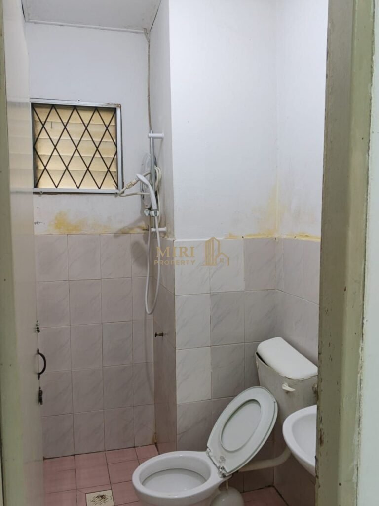 3 Bedrooms 2 Bathrooms 1 Storey Terrace House For Rent At Lorong Jati Senadin Miri House For Rent 12 3 Bedrooms 2 Bathrooms 1 Storey Terrace House For Rent At Lorong Desa Senadin 2C Senadin Miri House For Rent 22