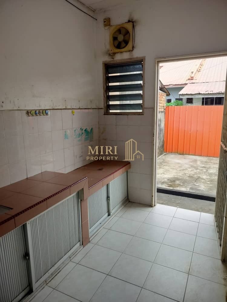 3 Bedrooms 2 Bathrooms 1 Storey Terrace House For Rent At Lorong Desa Senadin 2C Senadin Miri House For Rent 3