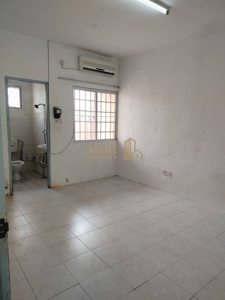 3 Bedrooms 2 Bathrooms 1 Storey Terrace House For Rent At Lorong Desa Senadin 2C Senadin Miri House For Rent 4