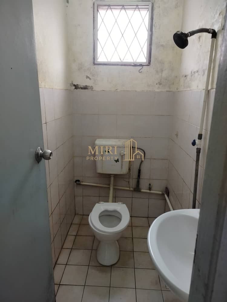 3 Bedrooms 2 Bathrooms 1 Storey Terrace House For Rent At Lorong Desa Senadin 2C Senadin Miri House For Rent 7