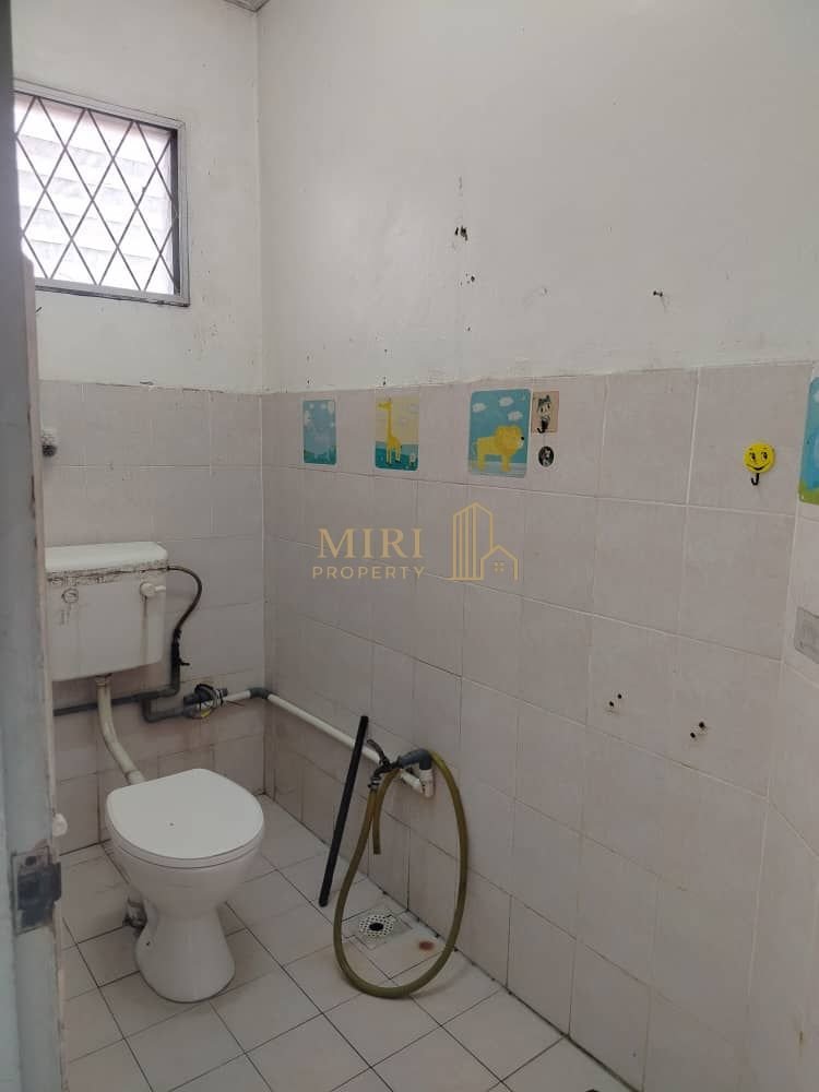 3 Bedrooms 2 Bathrooms 1 Storey Terrace House For Rent At Lorong Desa Senadin 2C Senadin Miri House For Rent 8