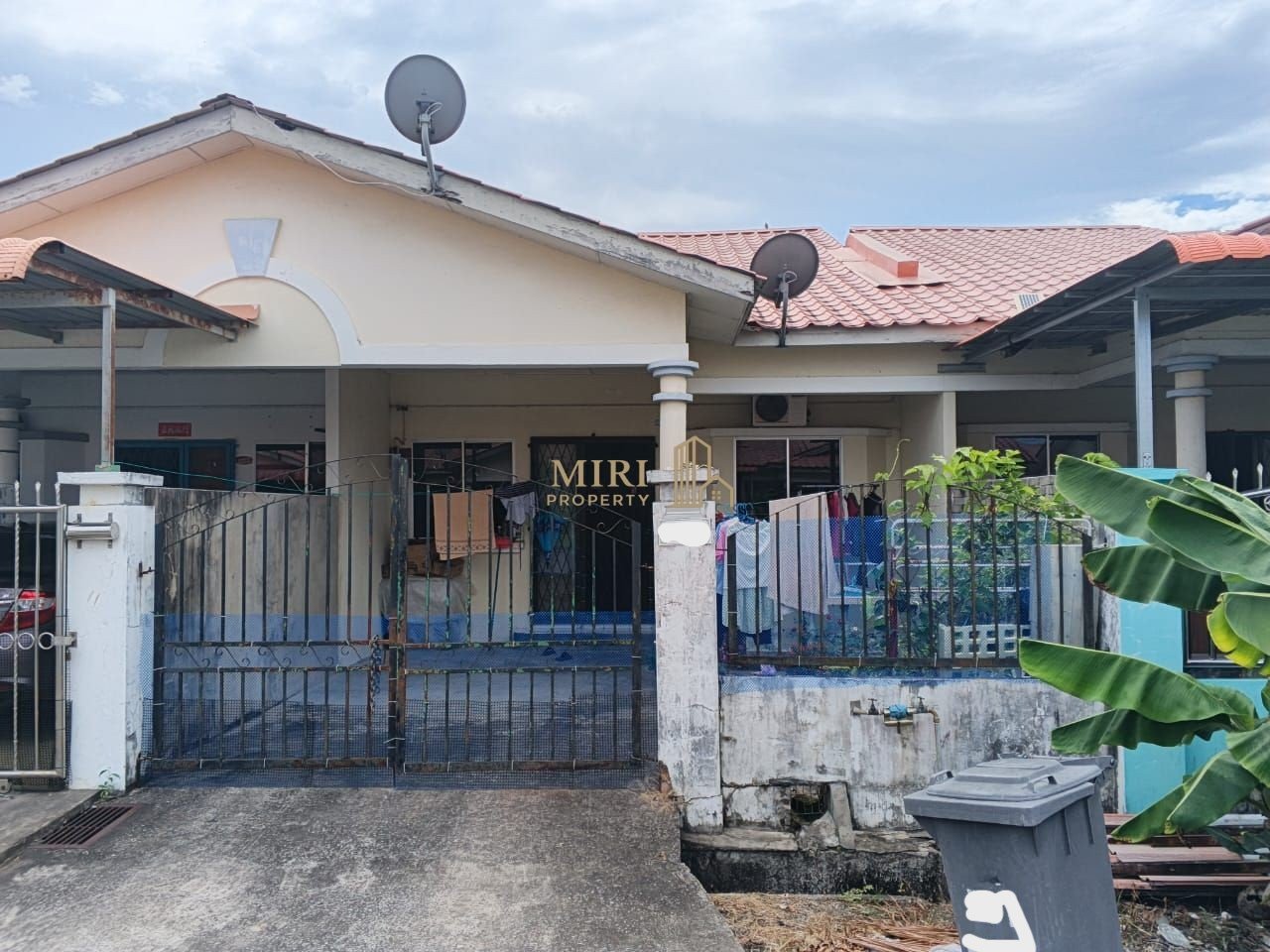 3 Bedrooms 2 Bathrooms 1 Storey Terrace House For Rent At Lorong Jati Senadin Miri House For Rent 1