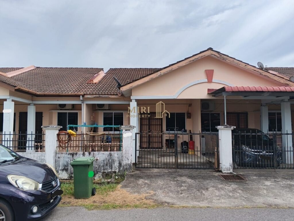 3 Bedrooms 2 Bathrooms Single Storey Terrace House For Rent At Lorong Desa Senadin 2C Senadin Miri House For Rent 1