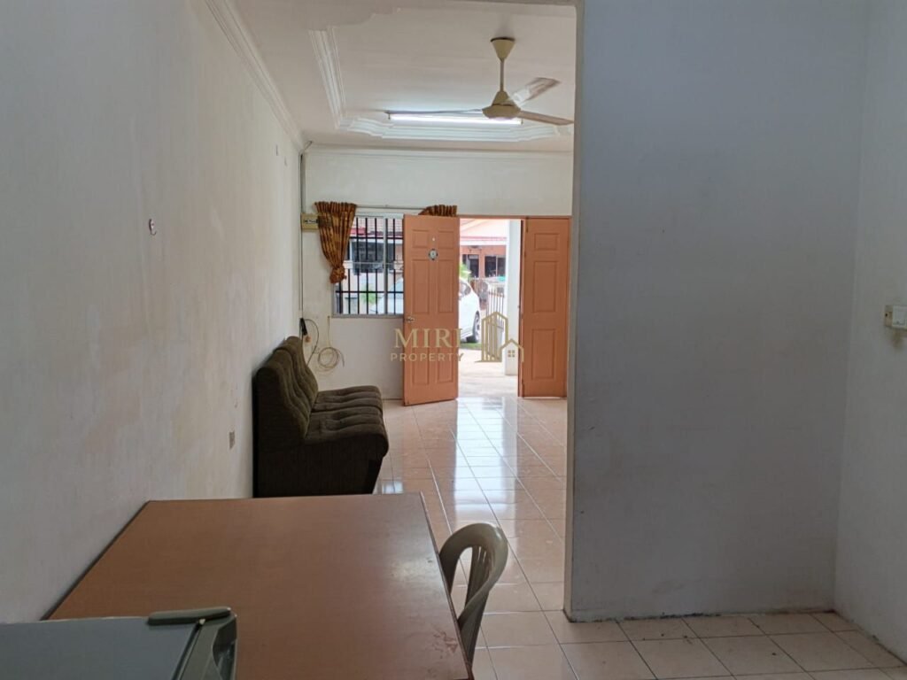 3 Bedrooms 2 Bathrooms Single Storey Terrace House For Rent At Lorong Desa Senadin 2C Senadin Miri House For Rent 6 3 Bedrooms 2 Bathrooms Single Storey Terrace House For Rent At Lorong Desa Senadin 2C Senadin Miri House For Rent 2