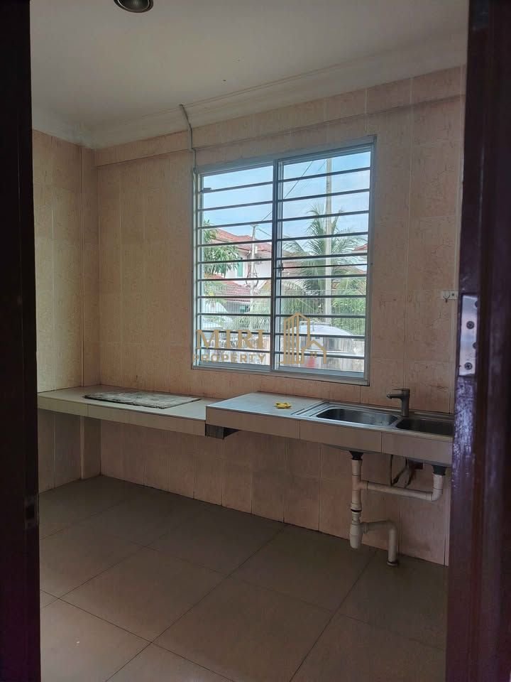 4 Bedrooms 4 Bathrooms 2 Storey Semi Detached House For Rent At Taman Delight Miri For Rent 3