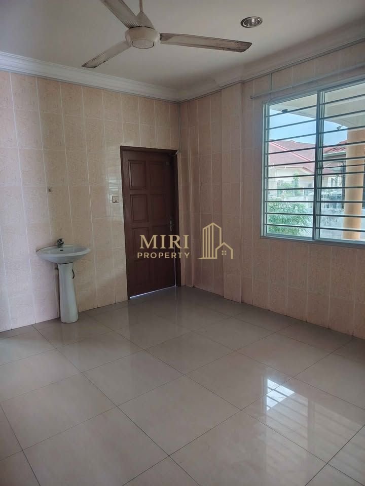 4 Bedrooms 4 Bathrooms 2 Storey Semi Detached House For Rent At Taman Delight Miri For Rent 4