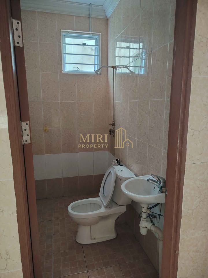 4 Bedrooms 4 Bathrooms 2 Storey Semi Detached House For Rent At Taman Delight Miri For Rent 9