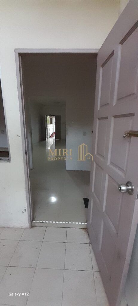 4 Bedrooms 4 Bathrooms 2 Storey Terrace House At Desa Pujut 2 Bandar Baru Permyjaya Miri House For Sale 3