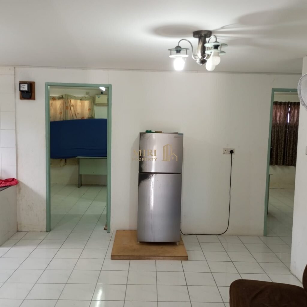6 Bedrooms 2 Bathrooms Single Storey Terrace House For Rent At Lorong Desa Senadin 2C Senadin Miri House For Rent 2